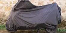Come tenere la moto per l'inverno: la guida completa