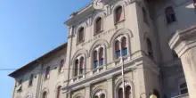 La Spezia, 15enne difende la madre e il compagno lo accoltella