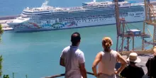 Corf&ugrave;, turista cade in mare: indagato comandante genovese