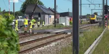 Incidente in Belgio, scuolabus si scontra con treno: 4 morti