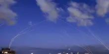 Israele, l&rsquo;iron dome in azione intercetta i missili iraniani. VIDEO