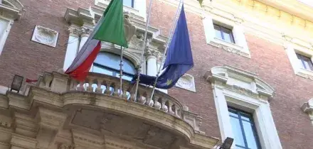 Codice della strada, novit&agrave; allo studio: patente a 17 anni