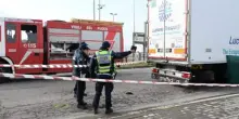 Milano, incidente a Gaggiano: ciclista muore travolto da un camion