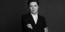 Isabella Rossellini premiata al Locarno 2026 con l&rsquo;Excellence Award