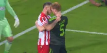 Arnautovic, gol e faccia a faccia con il difensore. VIDEO