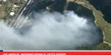 Los Angeles, incendio vicino al Getty Center