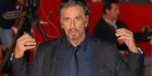 Father Joe, Al Pacino e Kiefer Sutherland nel film di Luc Besson