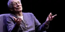 Vecchioni: 'La poesia? Nasce dal tentativo di parlare in modo diverso'
