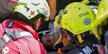 Terremoto Venezuela, uomo estratto vivo dopo 8 giorni a La Guaira
