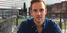 Joel Dicker ha annunciato serie tv dal suo libro L&rsquo;enigma della camera