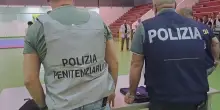 Taranto, droga e cellulari in carcere: 11 misure cautelari