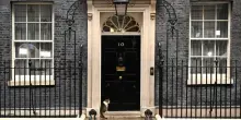 Uk, governo suggerisce scorte per tre giorni di cibo, acqua e contanti