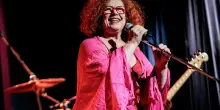 Sarah Jane Morris presenta The Sisterhood 2. L'intervista