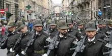 Adunata Alpini a Genova, sfilano 90mila penne nere. FOTO