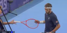 Cobolli vince un game contro Wawrinka rompendo tre volte le corde