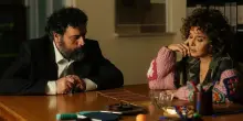 Serpenti, recensione del film una black comedy kafkiana a Venezia 83