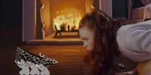 Prada, nello spot animato per Natale anche Sadie Sink e Maya Hawke