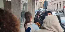 Famiglia nel bosco, madre ha visto i figli in luogo neutro