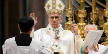 Il Papa: 'Possiamo risolvere i conflitti da umani e non da bestie'