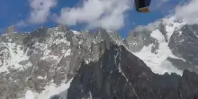 Monte Bianco, due salvataggi in elicottero in poche ore