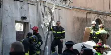 Napoli, cede pavimento e precipitano nel piano sotto