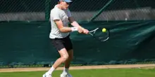 Sinner si allena a Wimbledon prima dell'Armani Classic: guarda il video
