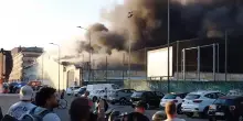 Milano, incendio nel deposito BRT alla Bovisa. FOTO