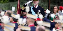 Re Felipe e Letizia alla parata per la festa nazionale spagnola. FOTO