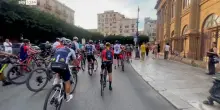 Ciclista uccisa da auto contromano, corteo per Mirela