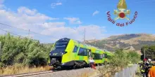 Sicilia, scontro tra treno regionale e furgone: grave turista inglese