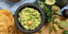Botulino, guacamole tra i cibi a rischio: come conservarlo