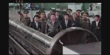 Kim Jong Un visita fabbrica di armi e cacciatorpediniere