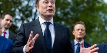 Musk contro Zelensky: 'Se ne vada, guerra in Ucraina un massacro'