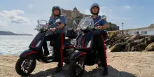 Ischia, i carabinieri in vespa elettrica contro lo spaccio di droga