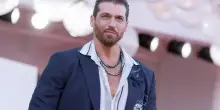 Bro, Can Yaman sar&agrave; protagonista della nuova serie tv Prime Video