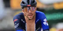 Villaggio in fiamme, Thibaut Pinot eroe, sul quad per aiutare i pompieri