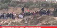Attivisti portano aiuti a Qusra, fermati dall'esercito