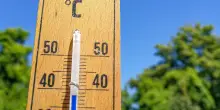 Meteo, allerta per l'ondata di caldo: bollini arancioni e gialli