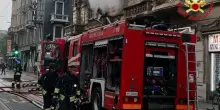 Milano, incendio in un appartamento: anziana ferita e 3 intossicati