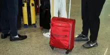 Volo Skiathos Napoli, bagagli restano a terra per vento e aereo pieno
