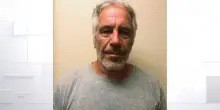 Epstein, oltre alla foto di Trump scomparsi altri 15 documenti