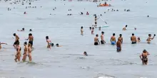Caldo e rischio sbalzo termico, i 5 consigli per entrare in acqua