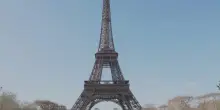 Parigi, riapre il ponte sospeso sulla Torre Eiffel