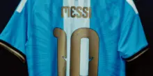 Messi svela la maglia per l'ultima con l'Argentina