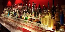 Cresce il consumo di alcol in Italia, boom di binge drinker: i dati