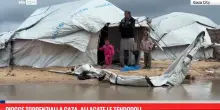 Piogge torrenziali a Gaza, allagate le tendopoli