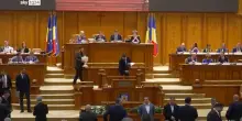 Bucarest, cade governo crollato dopo il voto di sfiducia