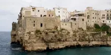 Polignano a Mare, tra mare, grotte e centro storico. FOTO