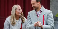 Norvegia, principe Haakon sulla malattia della moglie: 'Preoccupato'