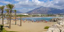 Spagna, pensa di essere inseguito da uno squalo ma &egrave; un tonno